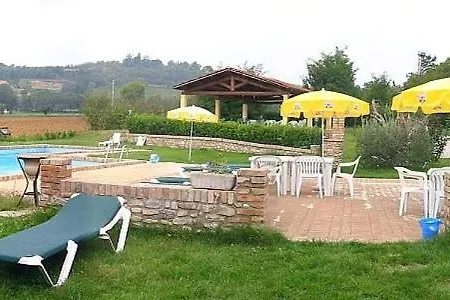 Апартаменты Sleeps 4 Pool Wifi Карпини